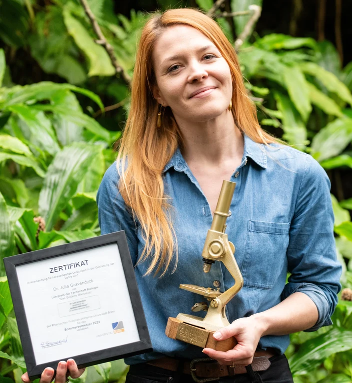 Dr. Julia Gravendyck